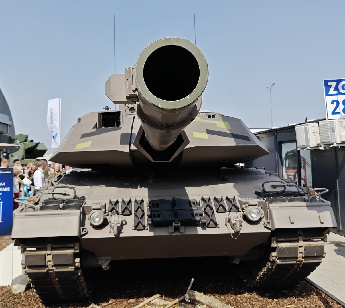 Hybryda Pantery z Leopardem 2A4 z armatą kal. 120 mm.
