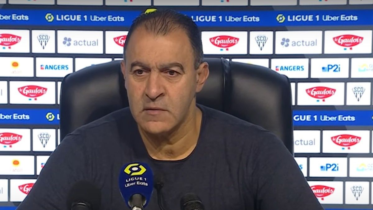 Abdel Bouhazama w czasie konferencji prasowej