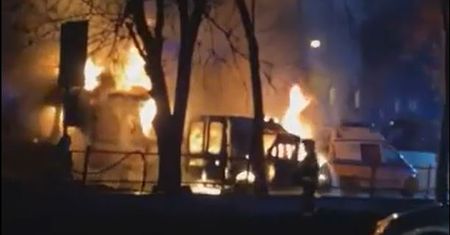 Mieszkańcy słyszeli wybuchy. Spłonęły dwie karetki