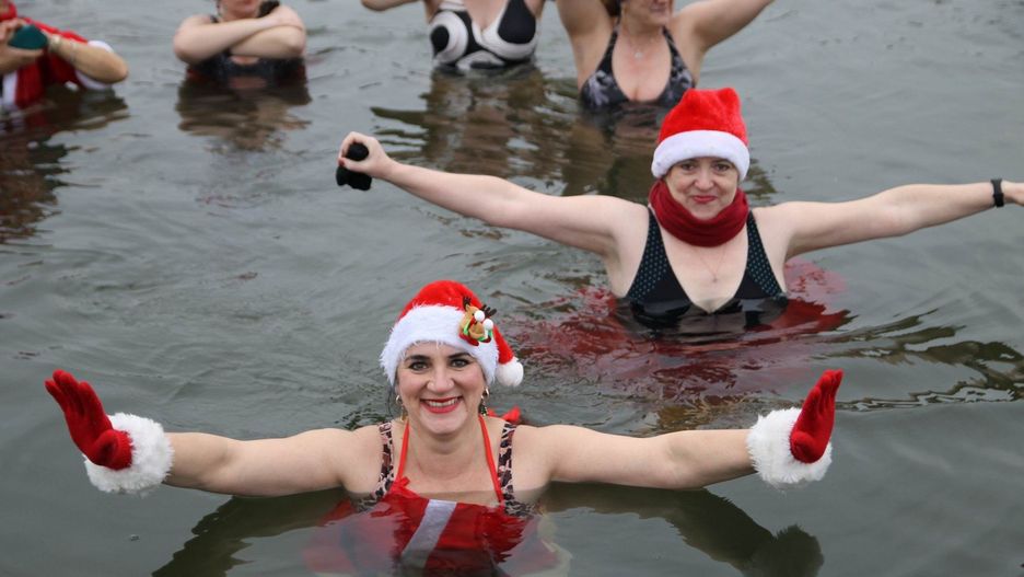 Mikołajkowe morsowanie w Jeziorze Starogrodzkim w Chełmnie