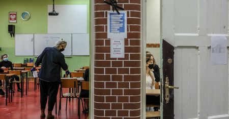 Premier i minister zdrowia odmrażają gospodarkę. Oto szczegóły