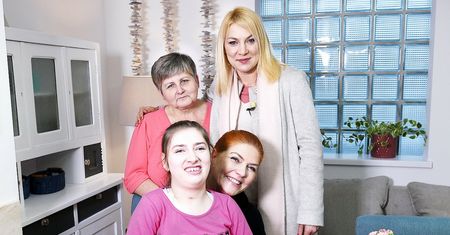 Mieszkały w oborze zaadaptowanej na własne cztery kąty. Program “Nasz nowy dom” odmienił ich życie