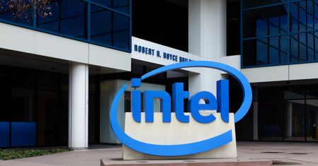 Składany smartfon Intela może dostać system Windows. Pierwsze rendery są obiecujące
