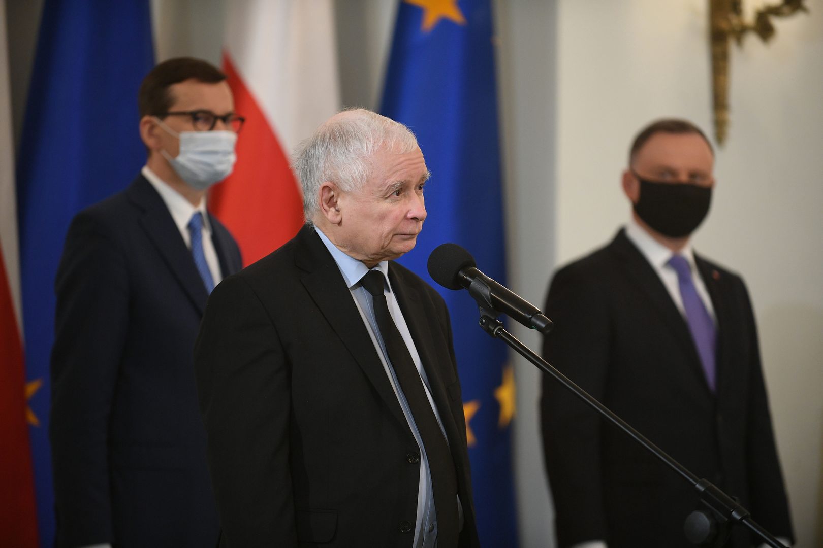 Zdaniem amerykańskich mediów, wojna w Ukrainie wywołała zmianę w polskiej politykce, a nawet w samym Kaczyńskim. "Jarosław Kaczyński, (...) wieloletni pogromca jedności Unii Europejskiej, w obliczu agresji Rosji na Ukrainę zaczął przedstawiać się jako orędownik wartości demokratycznych i europejskiej solidarności – podaje amerykański "New York Times".