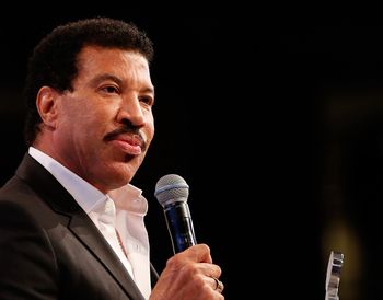 Lionel Richie przerwał koncert. Po zejściu ze sceny trafił do szpitala