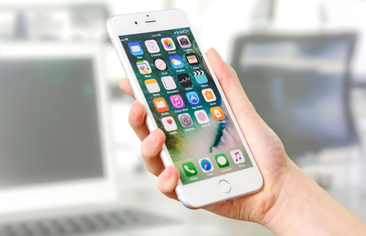 Apple szykuje zakrzywionego, stworzonego głównie ze szkła iPhone'a?