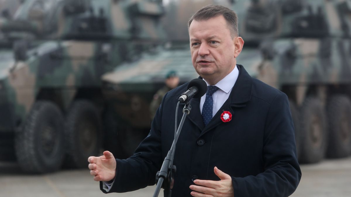 Mariusz B�aszczak
Wojewodzin, 12.11.2023. Minister obrony narodowej Mariusz B�aszczak podczas spotkania z �o�nierzami s�u��cymi w nowo powo�anej Brygadzie Zmotoryzowanej wchodz�cej w sk�ad 1. Dywizji Piechoty Legion�w w Wojewodzinie, 12 bm. (mr) PAP/Artur Reszko
Artur Reszko
1 dywizja piechoty legion�w, brygada zmotoryzowana, minister, nowo powo�ana, obrona, polityk, spotkanie, wojsko, �olnierze, w Wojewodzinie