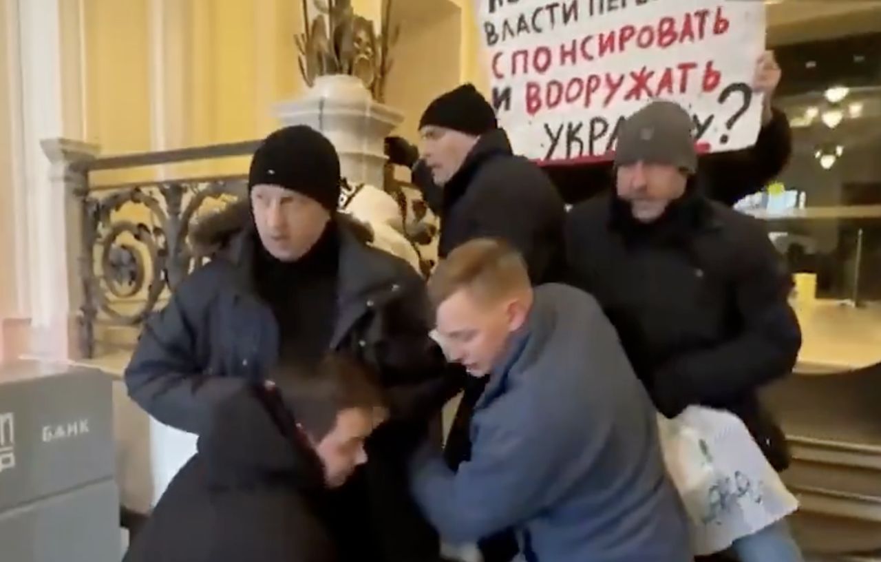 Oni zaatakowali polskiego ambasadora. Są powiązani z partią Putina