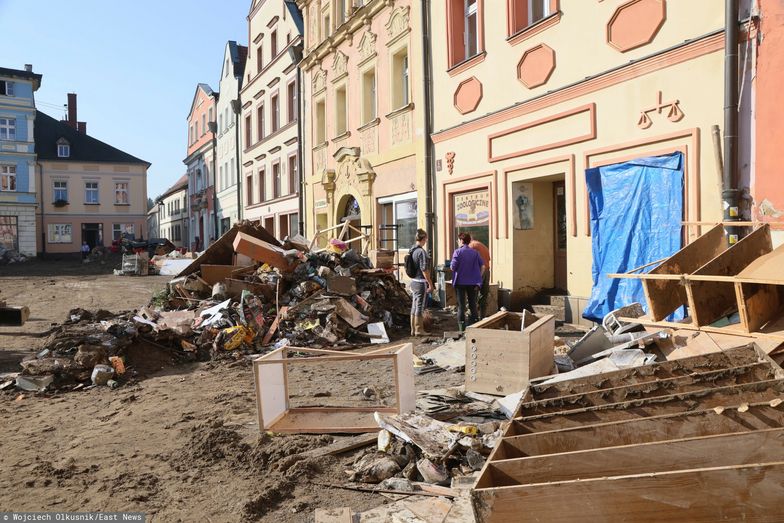 Kradzieże w Lądku-Zdroju. Złodzieje splądrowali sklep jubilerski