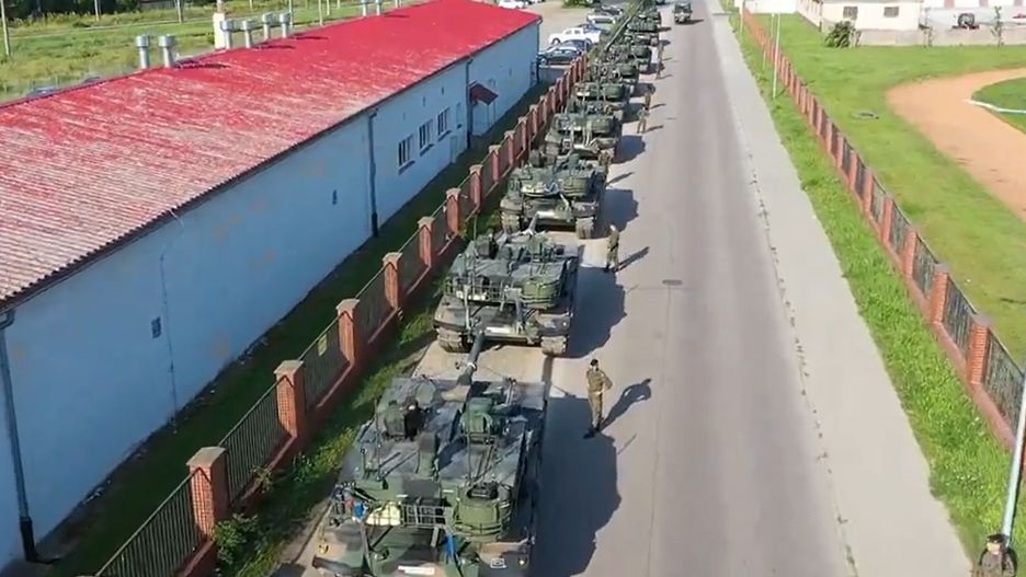 Polskie czołgi K2 Black Panther w drodze na defiladę wojskową
