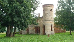 Ten pałac to nieodkryta przez turystów perła. Znajduje się na skraju Polski