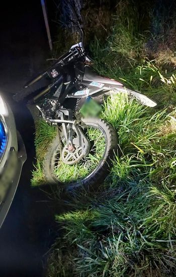 13-latek uciekał elektrycznym motocyklem przed policją. Pościg zakończył się na schodach