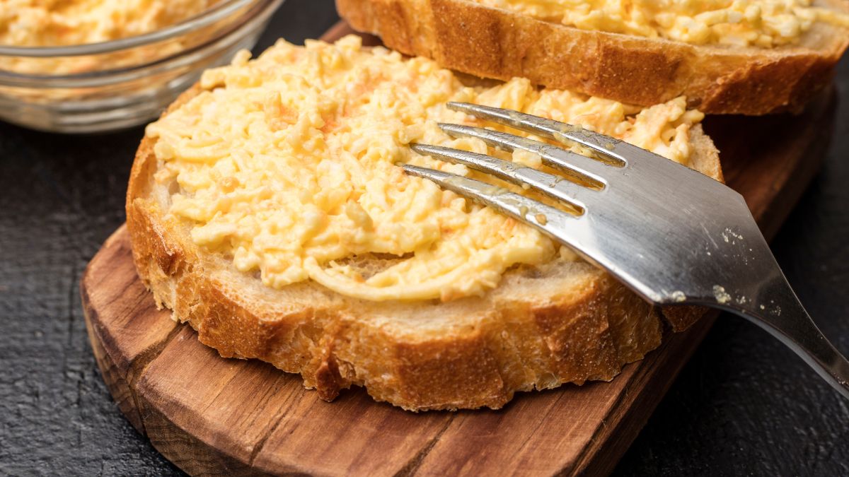 Czosnek w tej postaci doskonale sprawdzi się jako smarowidło do kanapek