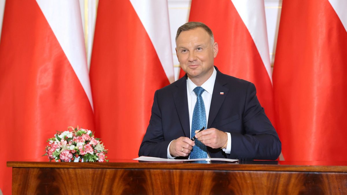 Prezydent podpisa? ustawe o utworzeniu Akademii Mazowieckiej w P?ockuFot. Piotr Molecki/East News, Warszawa, 29.08.2022. Prezydent Andrzej Duda (n/z) podpisal Ustawe z dnia 5 sierpnia 2022 r. o utworzeniu Akademii Mazowieckiej w Plocku.Piotr Molecki