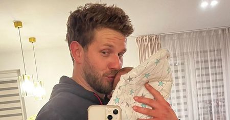 Antoni Królikowski pokazał, jak zajmuje się synem. Nie komentuje doniesień o rozwodzie