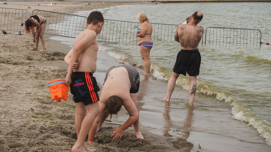 Sinice w Ba?tyku
10.07.2023 Gdynia, Czerwona flaga na plazach w Gdyni, Sinice w Baltyku zakwitly, zamknieto kapieliska w Gdyni 
Fot. Karol Makurat/REPORTER
Karol Makurat/REPORTER