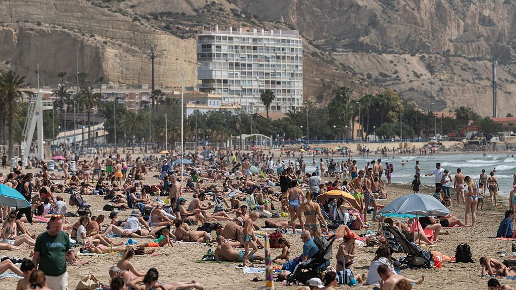 Turyści chętnie odwiedzają Hispzanię 