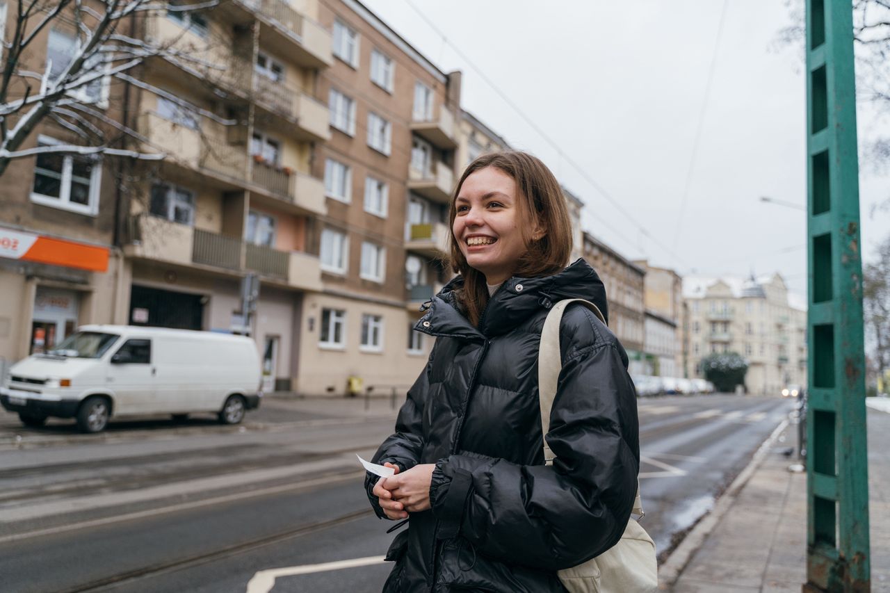 Young woman with paper ticket on bus stop
Young woman with paper ticket on bus stop
OLEKSANDRA  TROIAN