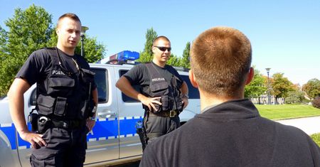 Na takie pytania muszą odpowiadać przyszli policjanci. Sprawdź, czy dostałbyś się w jej szeregi