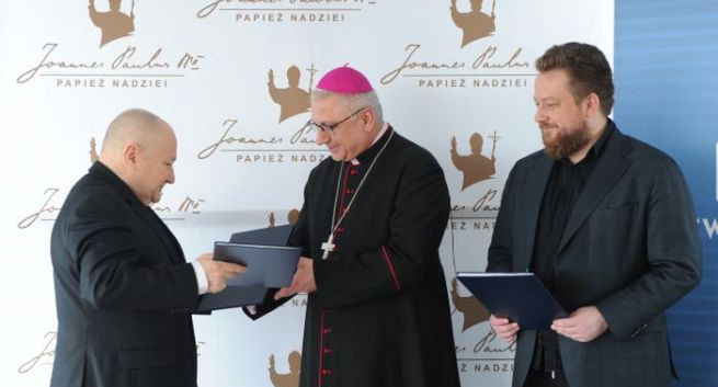 Telewizja Polska zdigitalizuje nagrania o Janie Pawle II przekazane przez Episkopat Polski