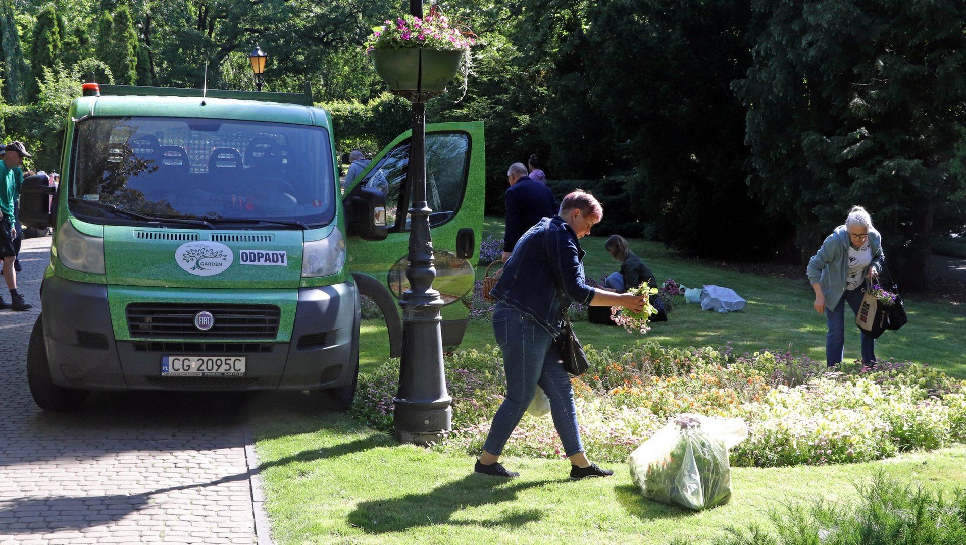 Wymiana kwiatów w Ogrodzie Botanicznym w Grudziądzu