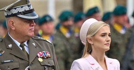 Róż na wojskowej uroczystości. Tak ubrała się żona Kosiniaka-Kamysza
