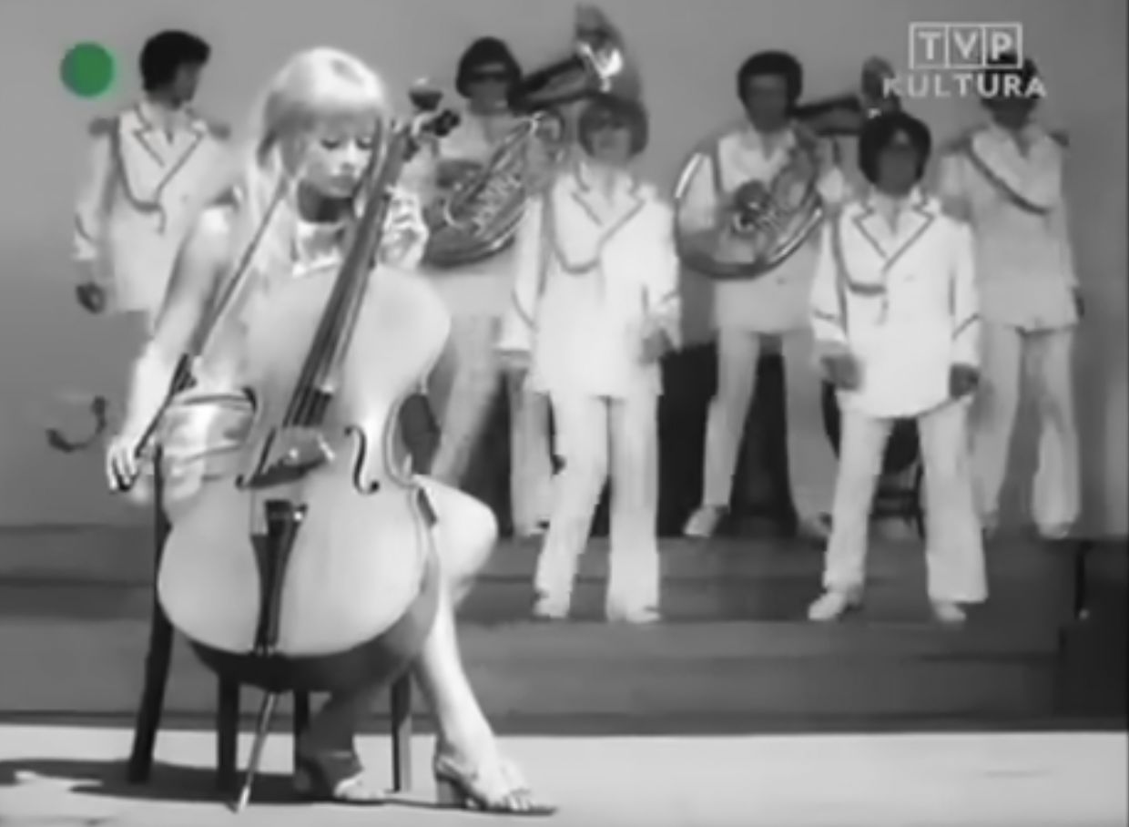 Ewa Szykulska wystąpiła w dwóch teledyskach Skaldów