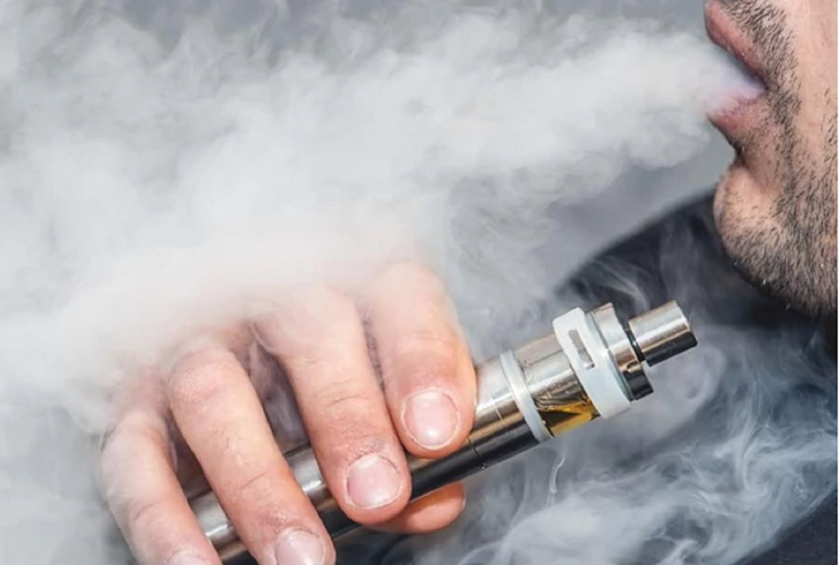 Se puede fumar vaper en interior