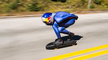 Osiągnął niemożliwe, jadąc ponad 150 km/h na deskorolce. Kto stoi za sukcesem Diego Ponceleta?