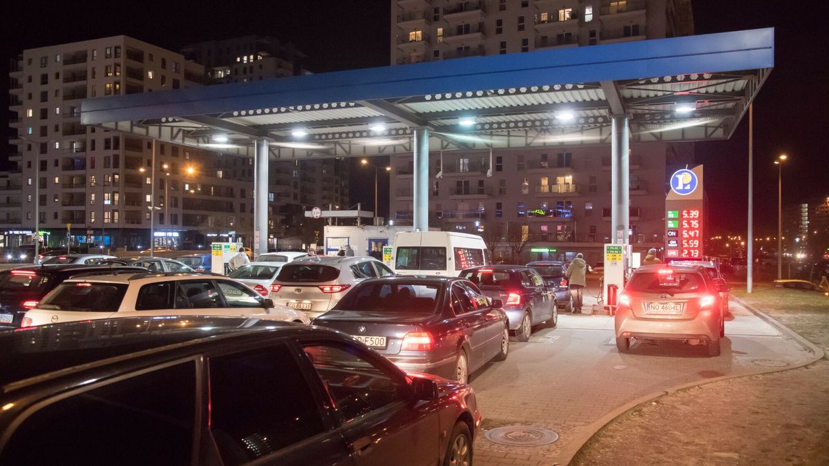 Kolejki na stacjach benzynowych24.02.2022 Gdansk Stacja benzynowa  Fot. Wojciech Strozyk/REPORTERWojciech Strozyk/REPORTER