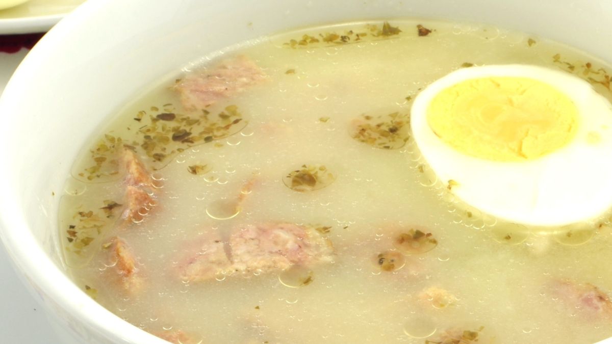 Żurek z grzankami i jajkiem