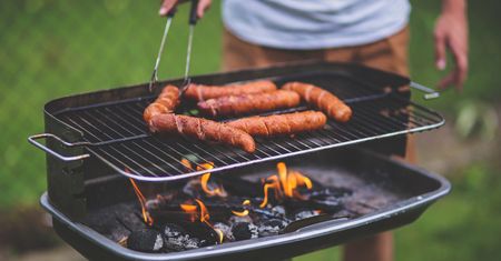 Koronawirus a majówka. Grillowanie tylko z domownikami na własnej posesji