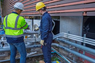 Wielki spadek. Cudzoziemcy przekazali znacznie mniej pieniędzy za granicę