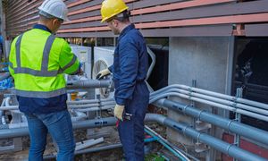 Wielki spadek. Cudzoziemcy przekazali znacznie mniej pieniędzy za granicę