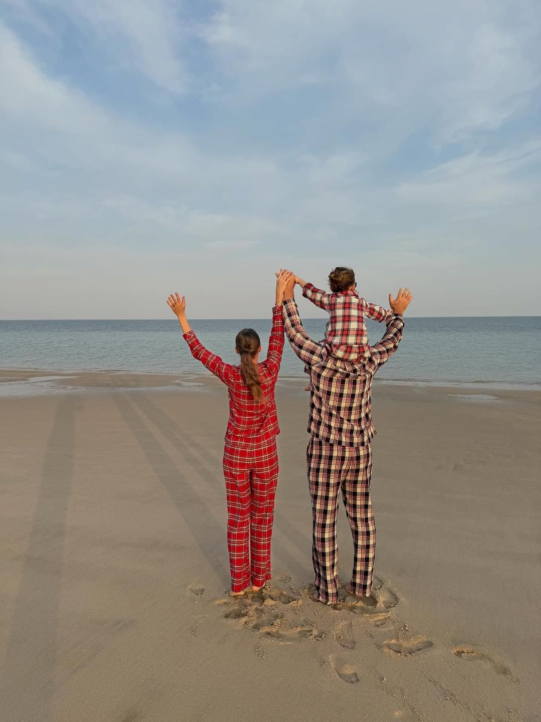 Katarzyna Sokołowska na plaży z synem
