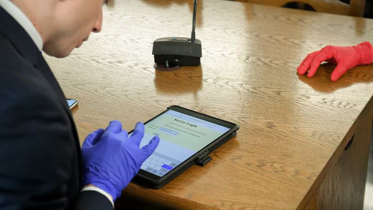 Głosowanie zdalne przysporzyło w Sejmie wiele problemów, fot. Jacek Dominski/Reporter