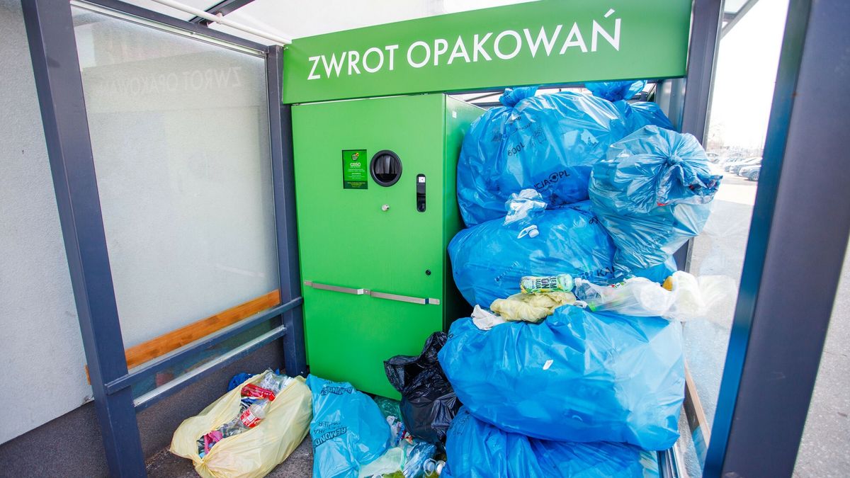 Reporter archiwum 2026 03
2026 Olsztyn fot. Artur Szczepanski/REPORTER n/z przepelniony recyklomat przed sklepem Biedronki
Artur Szczepanski/REPORTER