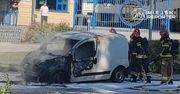 Warszawa: Pożar dostawczego fiata na Ochocie. Pojazd spłonął doszczętnie
