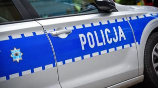 Zaginiona 48-latka leżała przed pustostanem. Dzielnicowy z Osieka nie przerwał poszukiwań