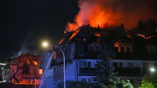 Pożar mieszkań w Ząbkach. Straż pożarna potwierdza: nie znaleziono ofiar