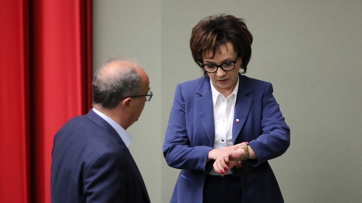 Marszałkini Sejmu Elżbieta Witek. Od teraz tylko ona będzie wiedzieć, który z posłów dorabia.