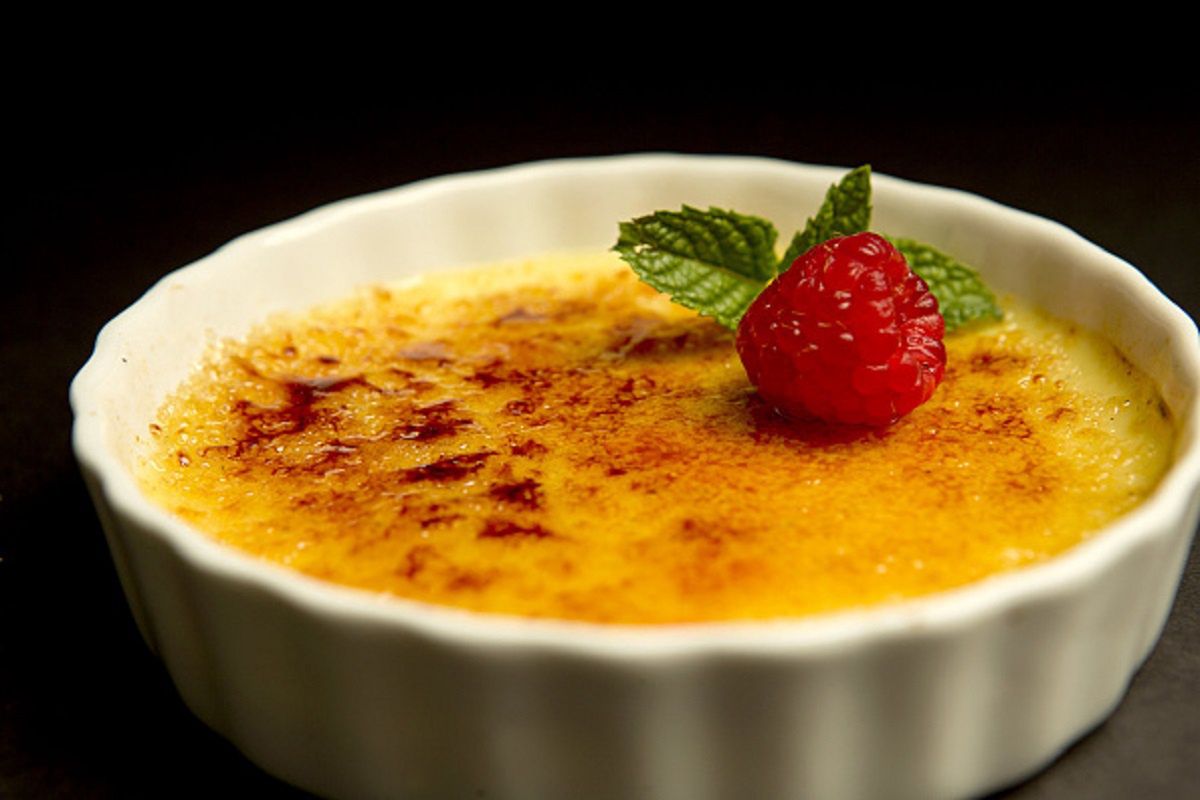 Creme Brulee potrzebuje tylko trzech składników. 