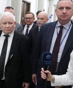 Ochroniarze Kaczyńskiego wciąż w Sejmie. Prezes PiS gra Hołowni na nosie