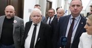 Ochroniarze Kaczyńskiego wciąż w Sejmie. Prezes PiS gra Hołowni na nosie