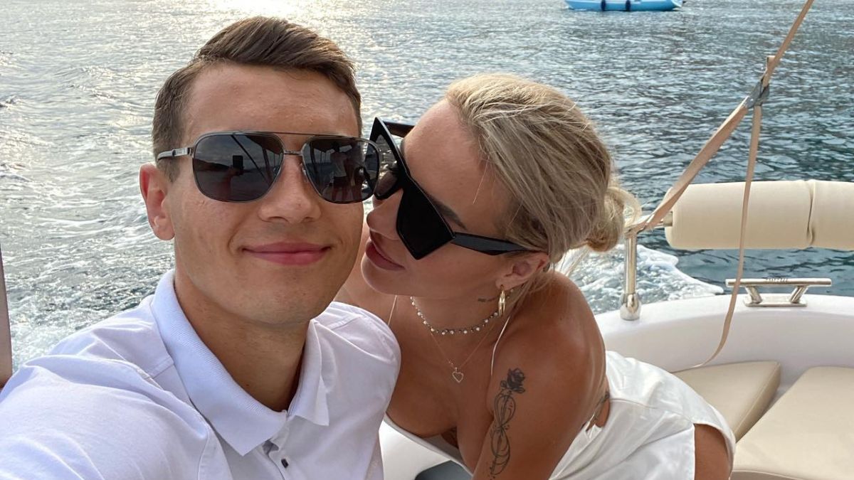 Jakub Kiwior w towarzystwie żony Claudii