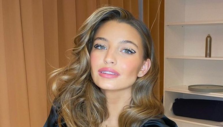 Julia Wieniawa pokazuje, jak Nikodem na niej leży