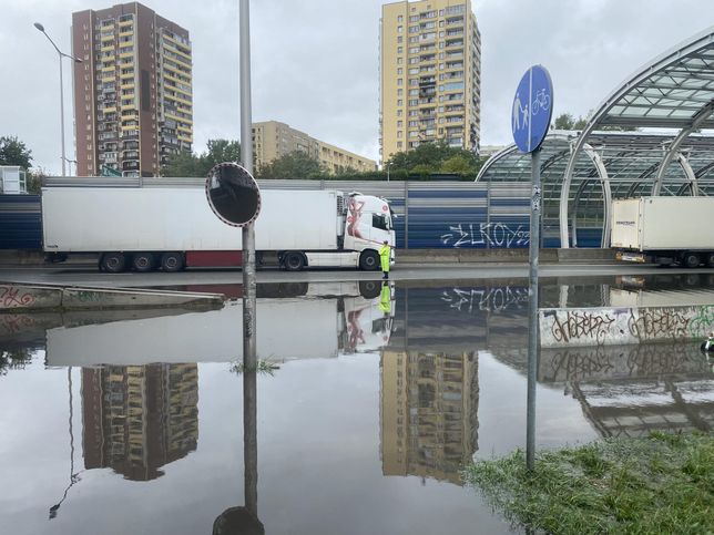 Przez zalaną S8 mogą przejechać tylko samochody ciężarowe