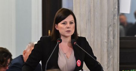 Nerwowo w Sejmie. Godek pokrzykiwała z mównicy