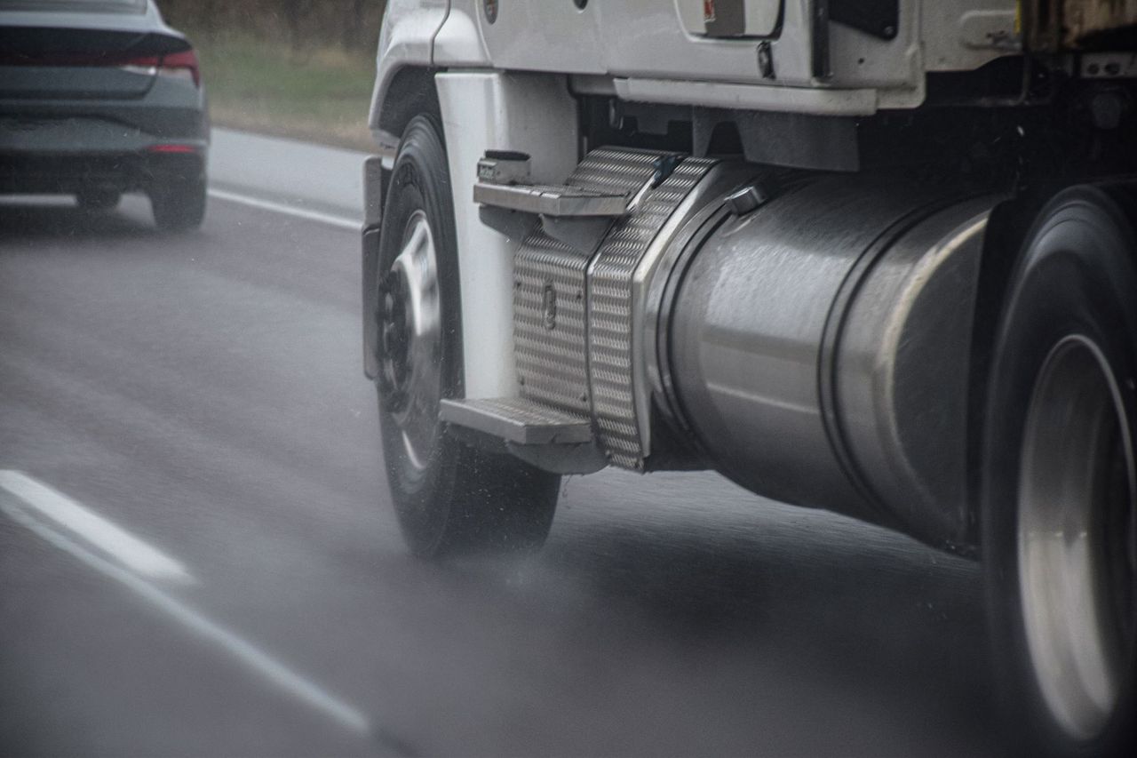 Systemy pre-crash i automatyczne hamowanie – jak działają i co naprawdę robią?