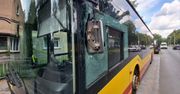 Wrocław: Zderzenie autobusu i wojskowej ciężarówki na Psim Polu. Powybijane szyby i urwane lusterka